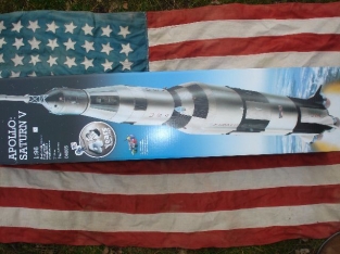 Revell 04805  Apollo Saturn V Rocket